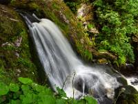 Vorbei an rauschender Kaskade